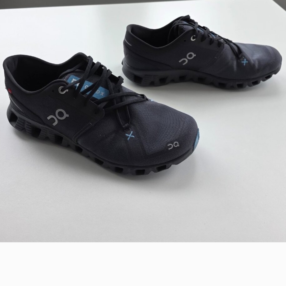 On Running Men's Dark Blue Athletic Shoes 9.5 but run bigger
